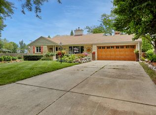 3220 N 105th St, Wauwatosa, WI 53222