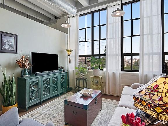 2nd image of 1720 Chouteau Ave Unit 201