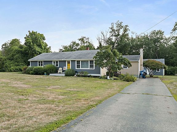 2nd image of 22 Clover Ln