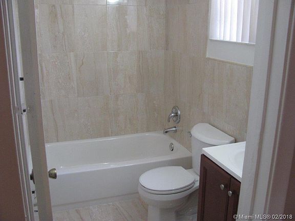4th image of 308 NE 143rd St #314