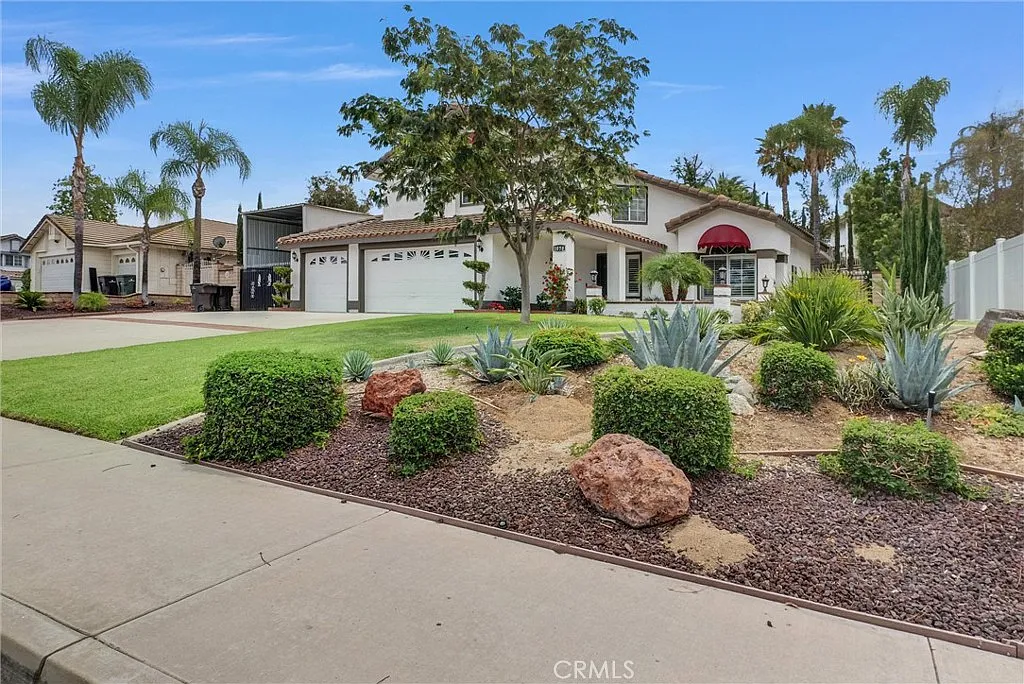 4 bed, 2.5 bath, 1901 sqft, $4,500 — Photo 1