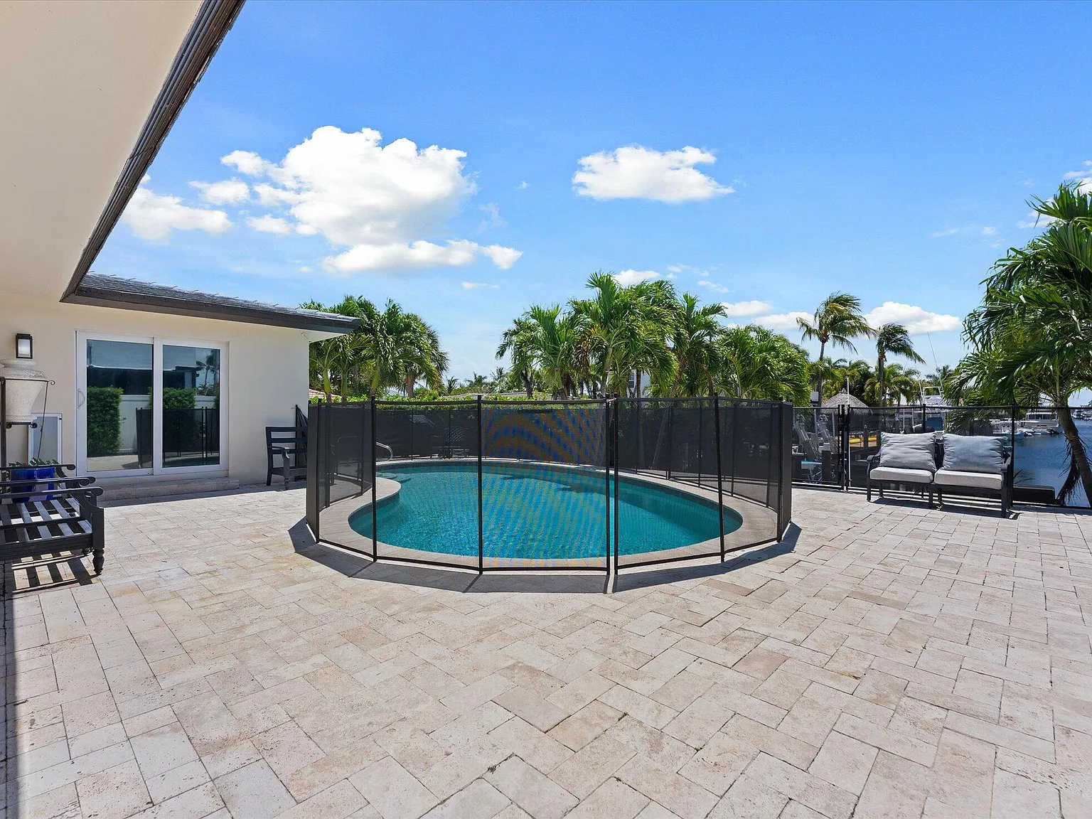 3 bed, 2.0 bath, 1922 sqft, $9,850 — Photo 4