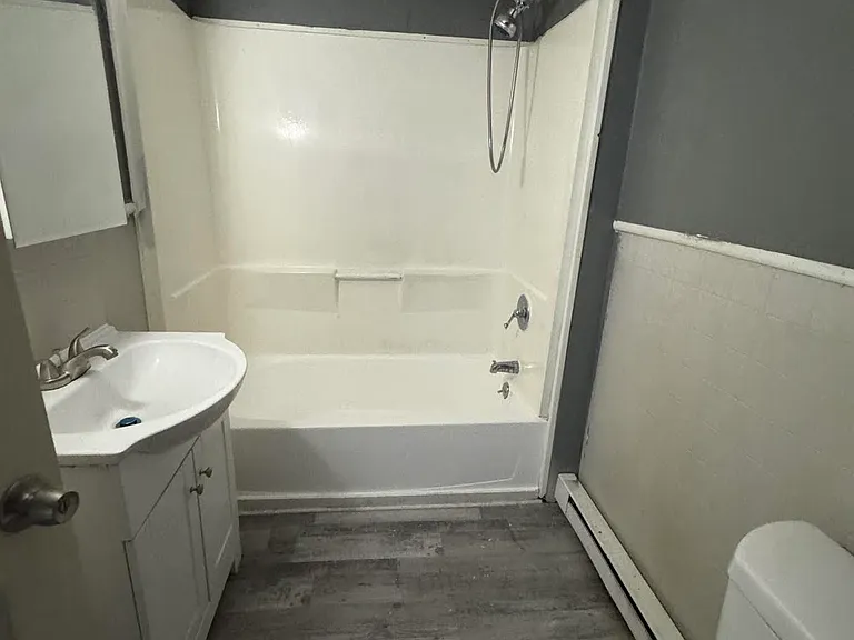 107 College St #1L — Photo 8