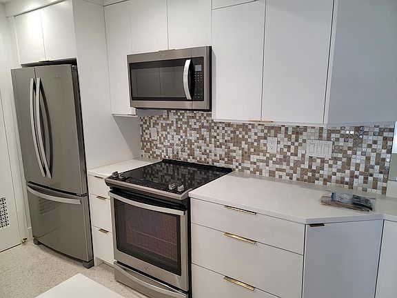 5th image of 330 SE 20th Ave APT 408