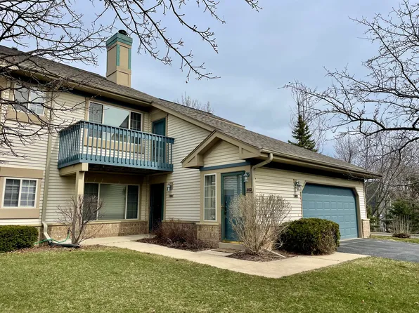 22099 Davidson Rd APT 201, Waukesha, WI 53186