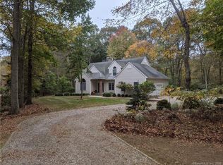 21 Lindros Ln, Waterford, CT 06385