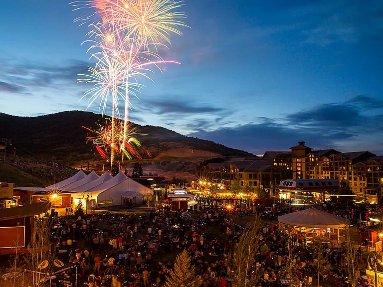 __ Canyons Night Events
__ Enjoy vibrant night events at Canyons Village, featuring live entertainment, festivals, and apres-ski gatherings. The perfect way to unwind and experience the lively atmosphere after a day of outdoor adventure!