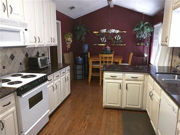 4th image of 12906 Chandler Dr