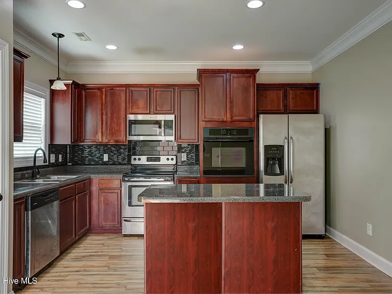 200 Marissa Ct — Photo 8