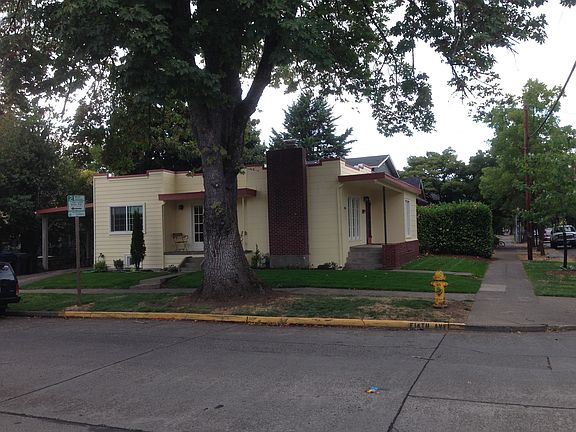 3rd image of 117 SW Cedarwood Dr