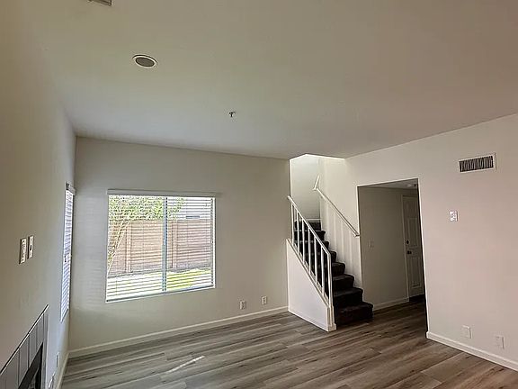4th image of 553 Victoria St APT G