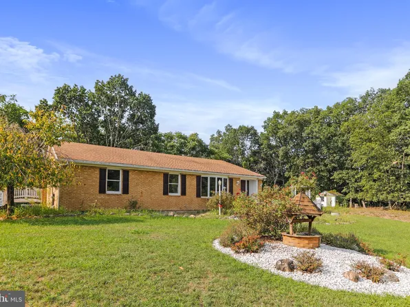 223 Little Creek Ln, Berkeley Springs, WV 25411