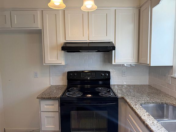 4th image of 86 Lexington Cir