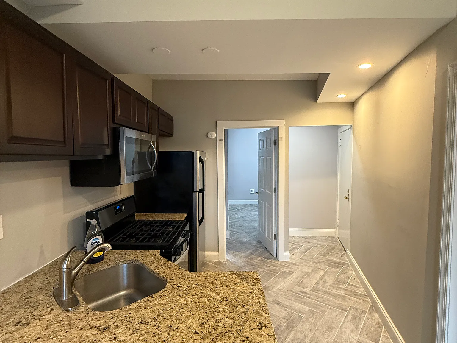 75 Whitney Ave — Photo 3