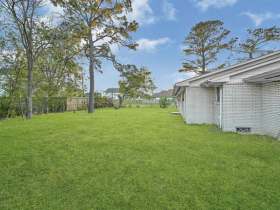 3rd image of 7954 Booker St