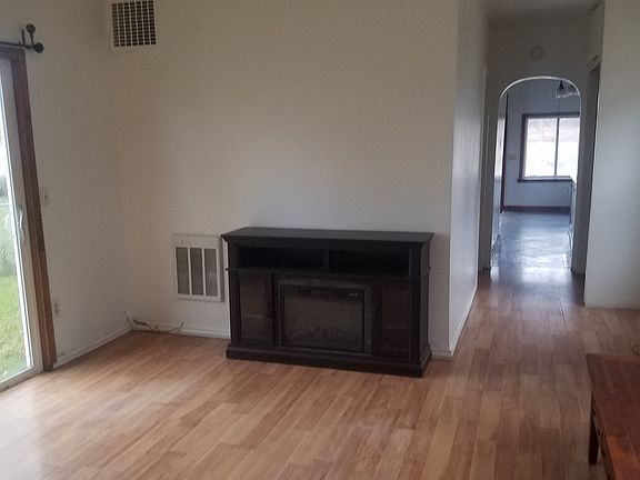 2nd image of 1086 Hillmer St