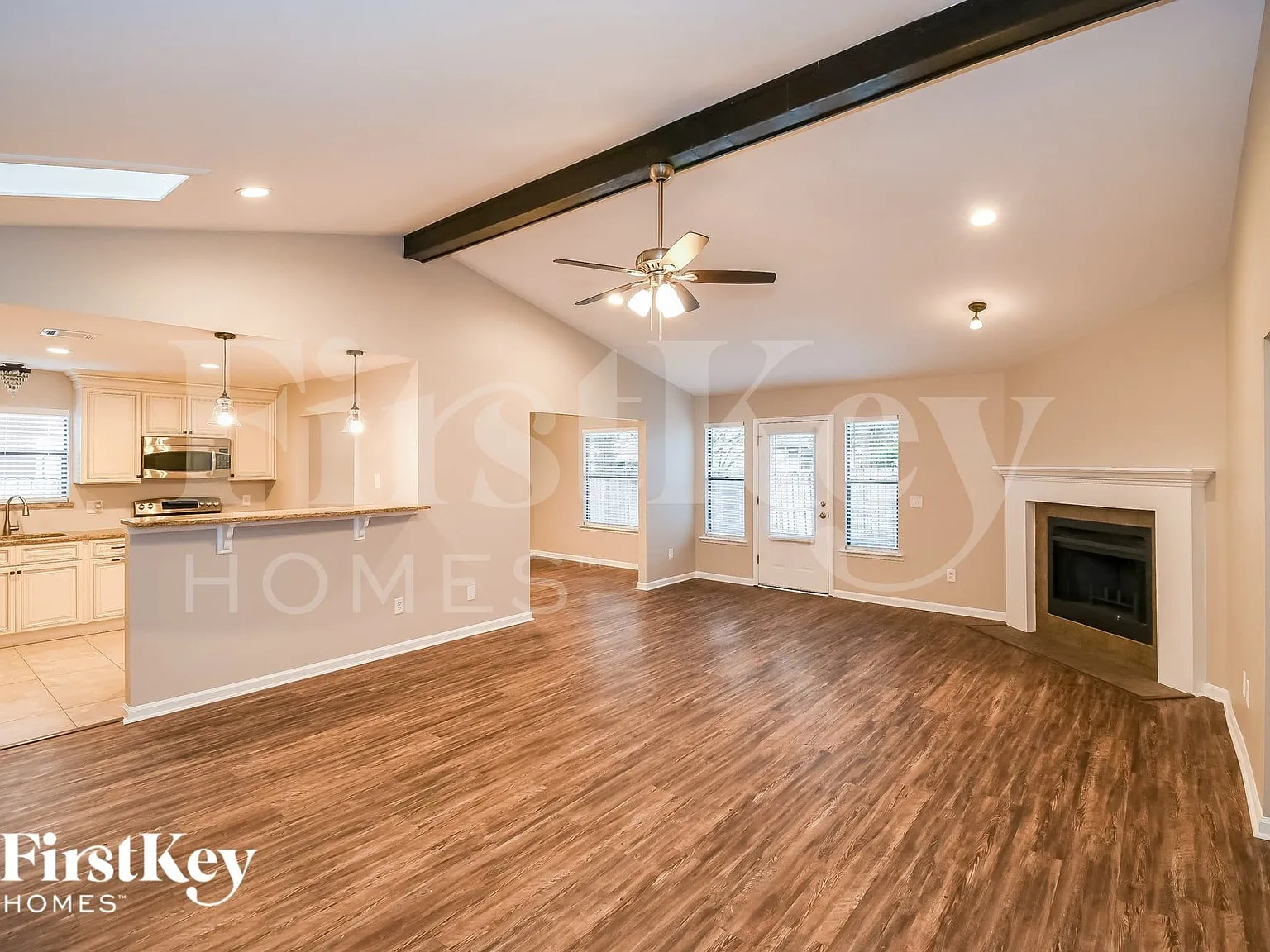 3 bed, 2.0 bath, 1828 sqft, $2,295 — Photo 4