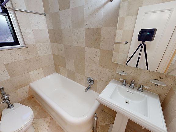 5th image of 210 E 68th St APT 3H