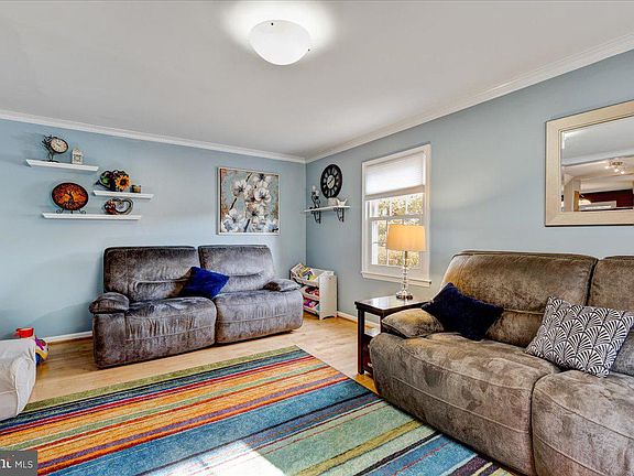 4th image of 4518 Airlie Way
