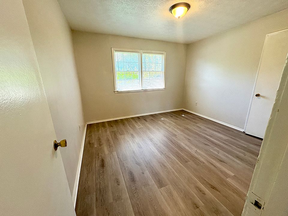2nd image of 310A Eunice Dr