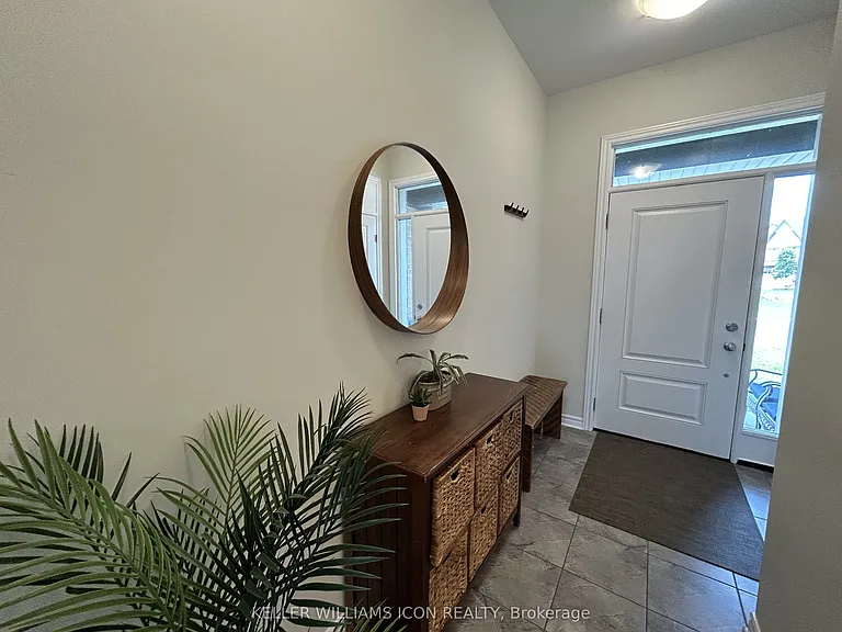 505 Manhattan Ct — Photo 3