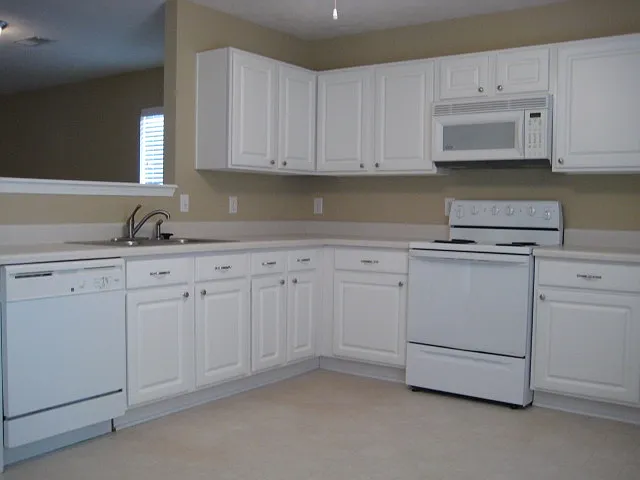 2649 Sutherland Dr — Photo 5