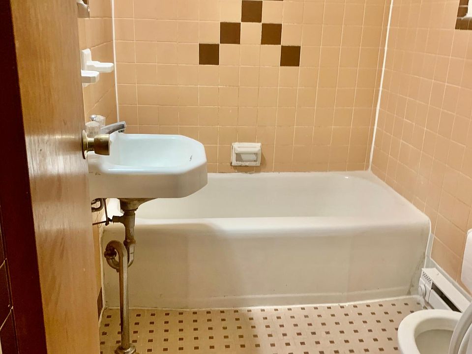 2nd image of 520 Solly Ave Floor 1