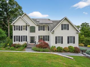 20 Long View Dr, Unionville, NY 10988