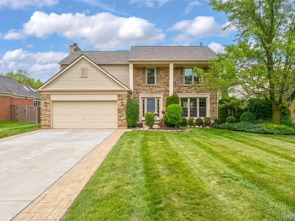 45300 White Pines Dr, Novi, MI 48375