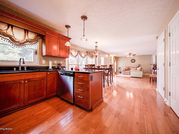 5th image of 4217 Marseille Dr