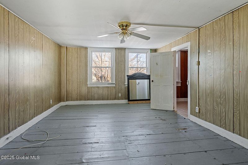3rd image of 158 Main Street