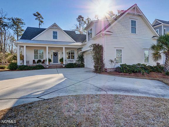 2nd image of 2513 Royal Palm Ln