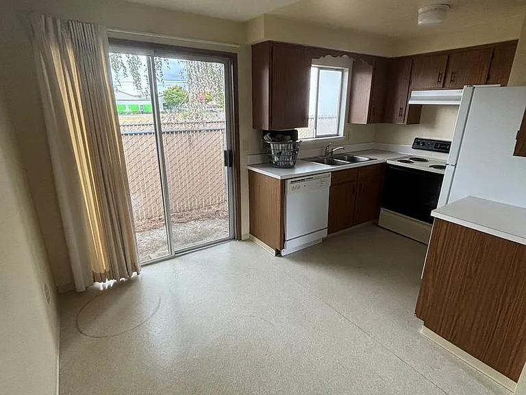 1 Bedroom 1 Bathroom at Hollywood Park Apartments — Photo 18