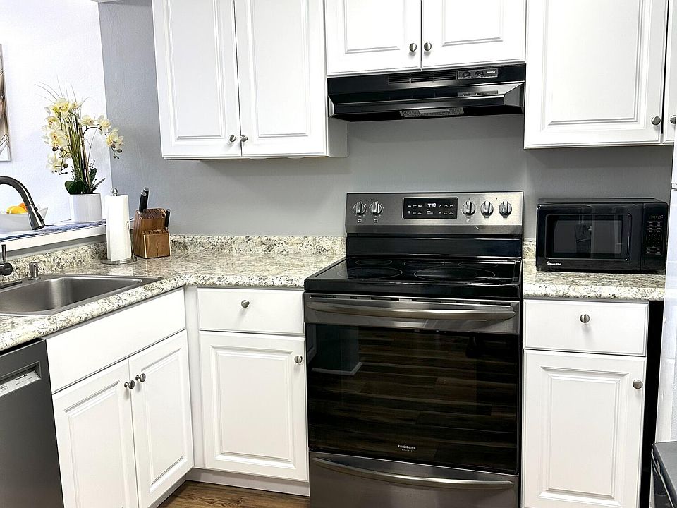 2nd image of 3930 S Roosevelt Blvd #W214
