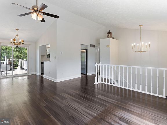 2nd image of 1424 Boulder Ln
