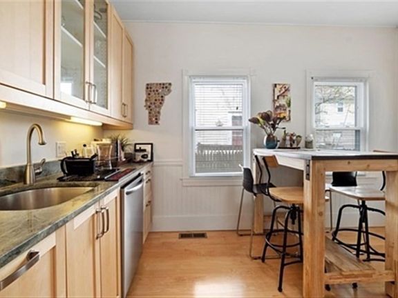 5th image of 50 Waterhouse St #2