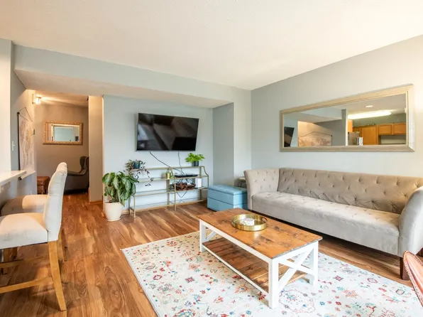 5724 4th St NE, Fridley, MN 55432