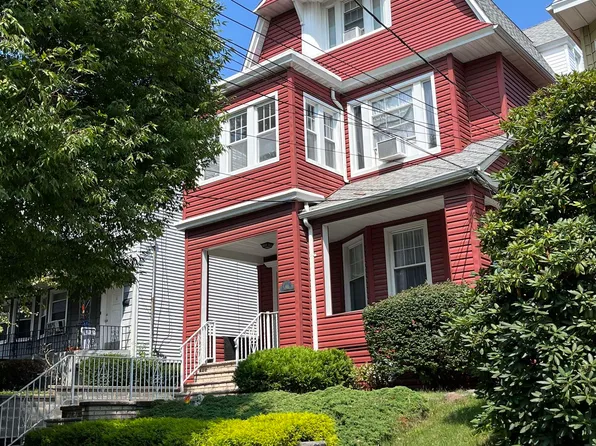 83 W 30th St, Bayonne, NJ 07002