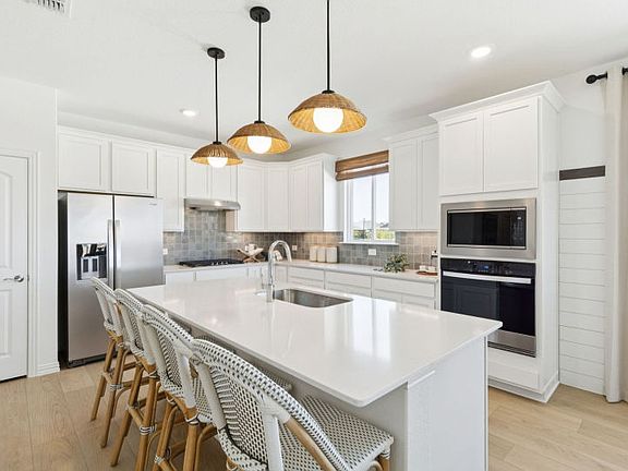 Eat-in island kitchen