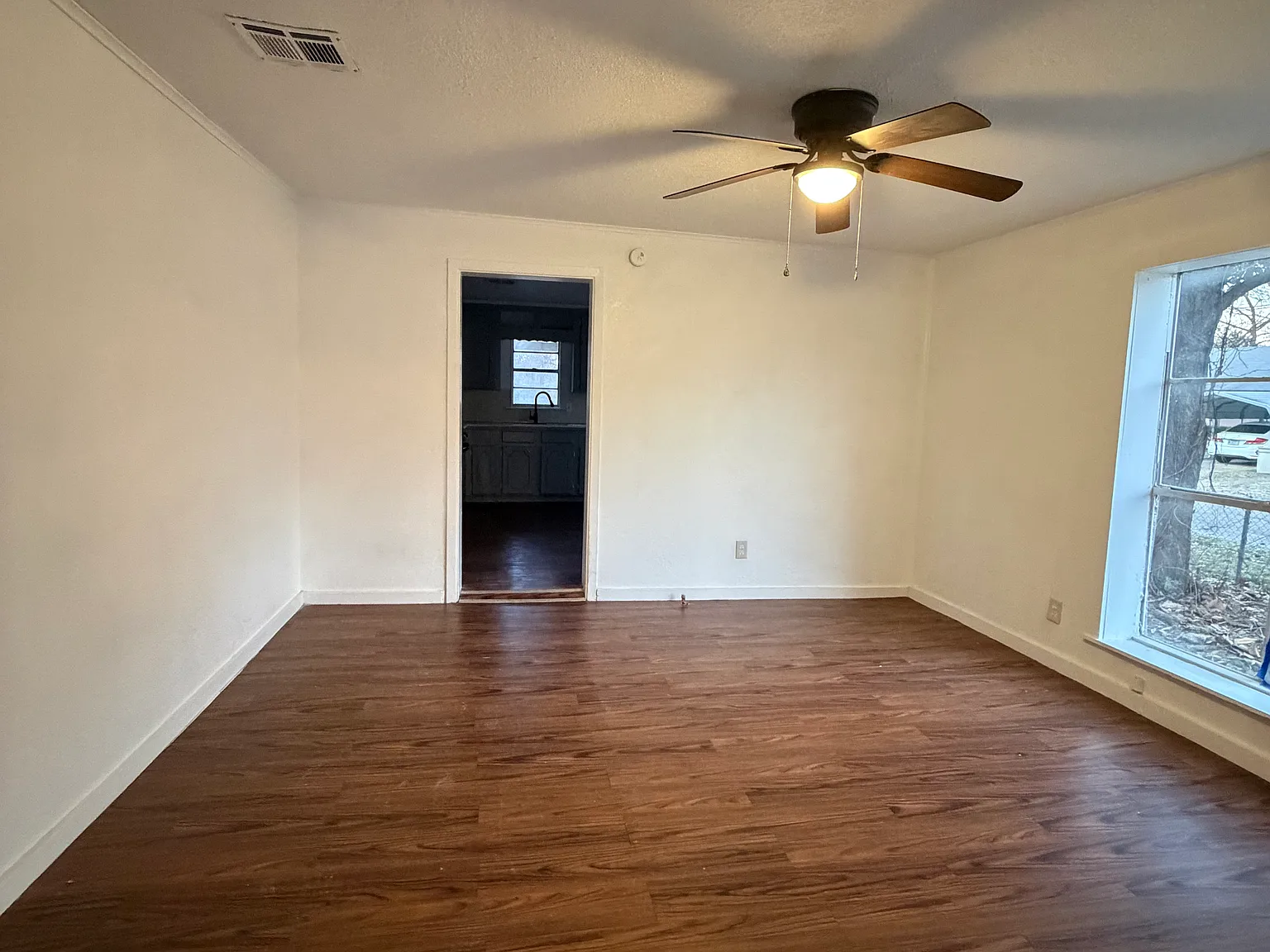 3 bed, 1100 sqft, $975 — Photo 3
