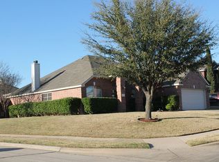 8 Camden Ct, Mansfield, TX 76063