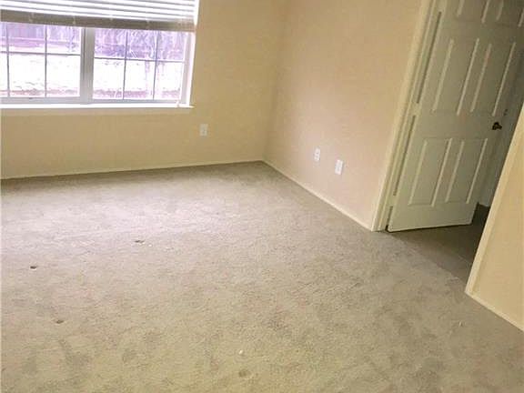 5th image of 350A & 350B Woodgrove Dr