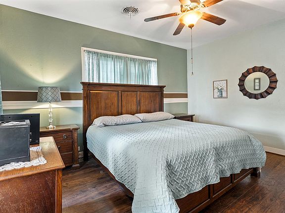 3rd image of 205 Jephson Dr