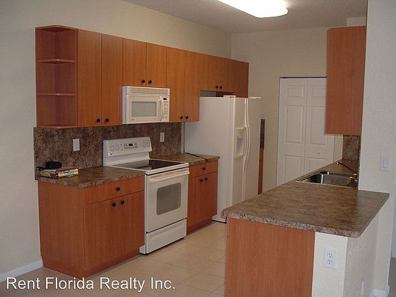 4th image of 3545 Forest Hill Blvd APT 10