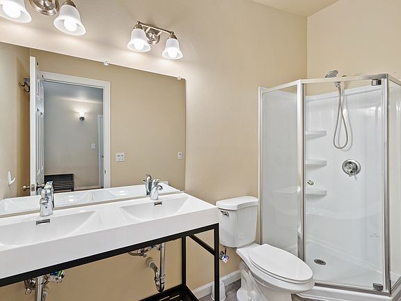 3rd image of 521 Luneta Dr #B