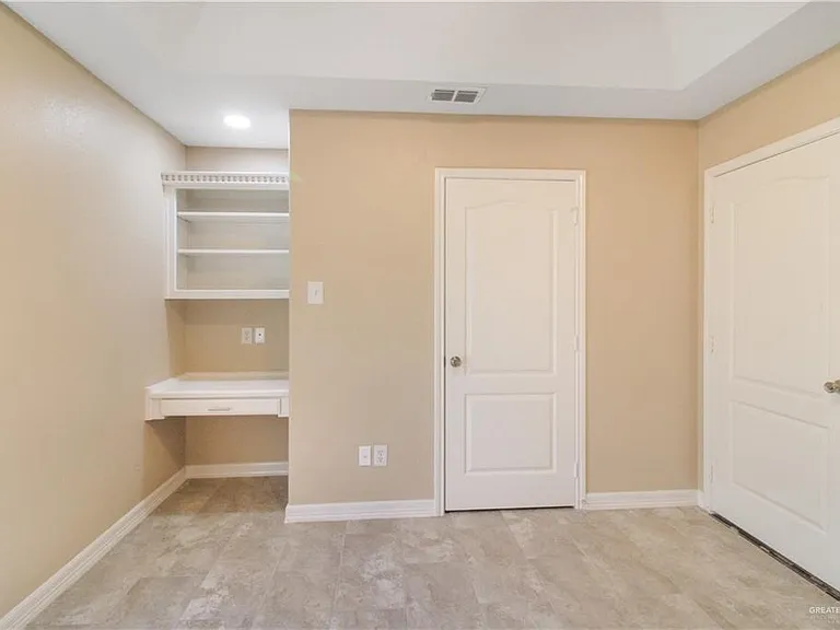 3504 N Champagne Dr — Photo 16