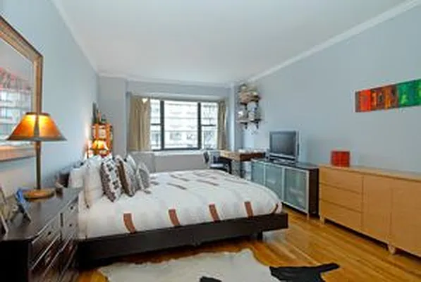 Sold by Douglas Elliman | media 21