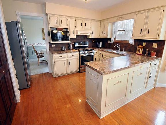 2nd image of 1428 Columbus Dr
