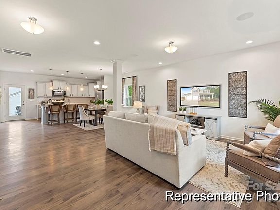 2nd image of 241 Parkmont Dr #133