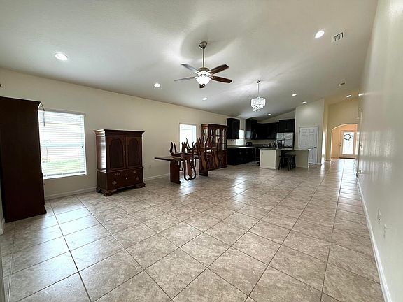 3rd image of 5997 Ridge Lake Cir